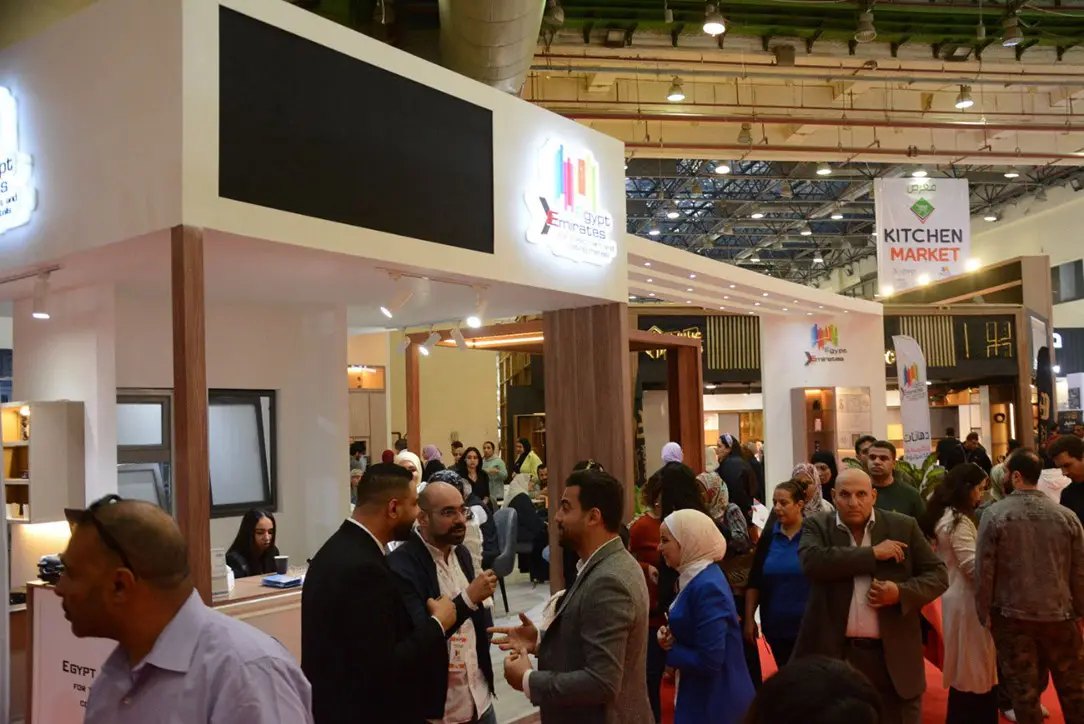 Ceramica Market visitors checking finishes with exhibitors
