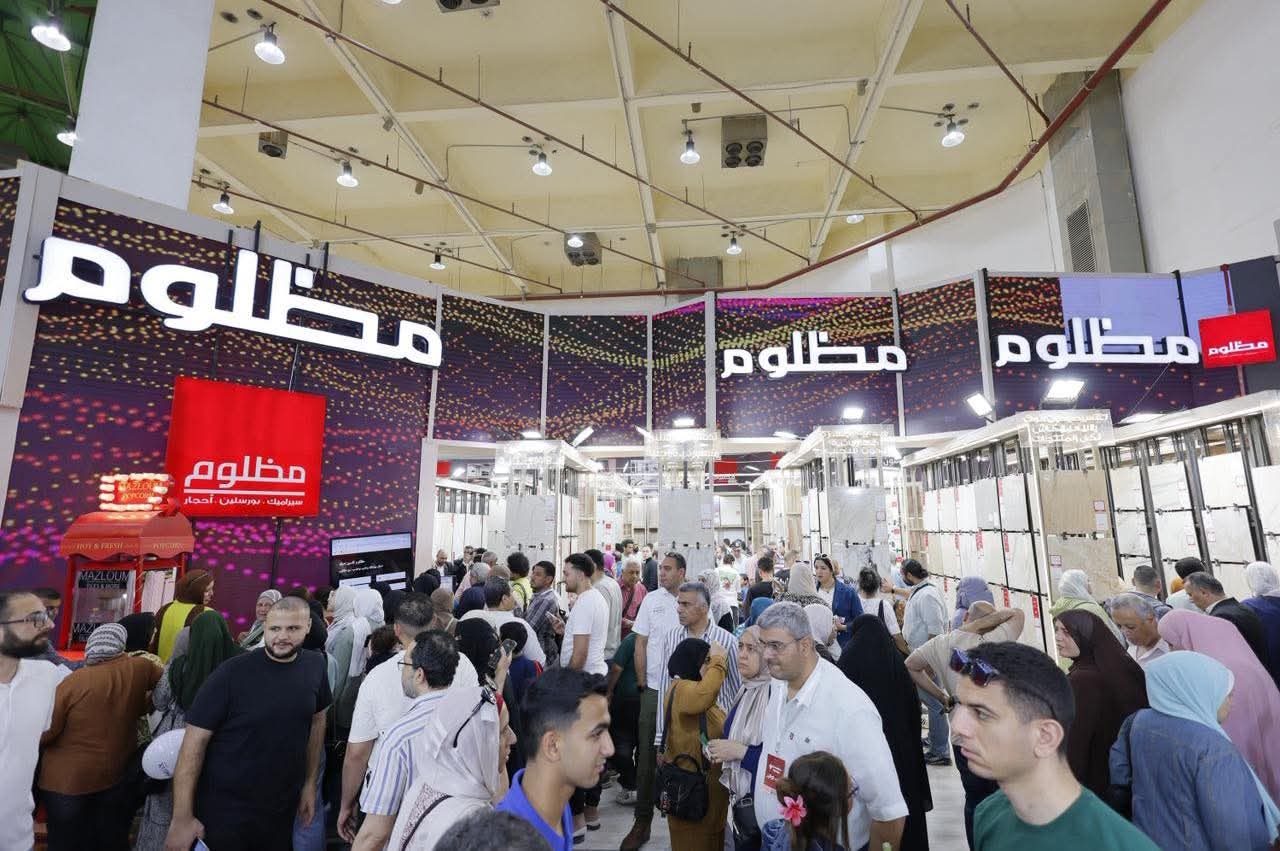 Crowds at the Mazloum stand