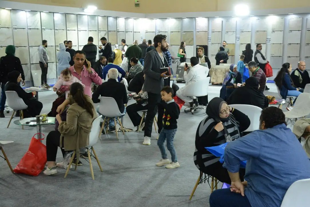 Visitors speaking with exhibitors at Ceramica Market